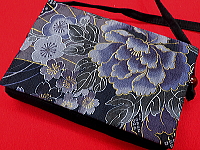 義若オリジナルのポシェット　金彩牡丹と桜（藍黒）